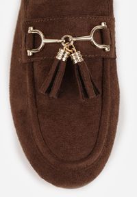 Born2be - Jasnobrązowe Mokasyny VICES z Modnymi Chwostami z Imitacji Zamszu z Wkładką z Naturalnej Skóry Calirea. Okazja: do pracy, na co dzień. Kolor: brązowy. Materiał: skóra, zamsz. Wzór: aplikacja. Styl: elegancki, klasyczny, casual #9