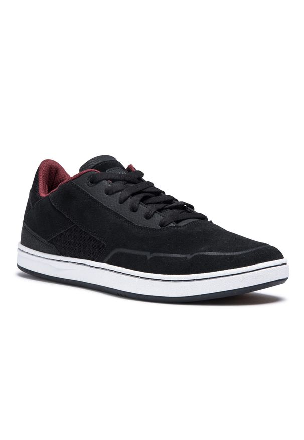 OXELO - Buty skate niskie Oxelo CRUSH 500. Kolor: czarny. Materiał: kauczuk, skóra. Szerokość cholewki: normalna. Sport: skateboard