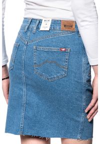 Mustang - SPÓDNICA JEANSOWA MUSTANG LAURA SKIRT 1010932 5000 586. Materiał: jeans