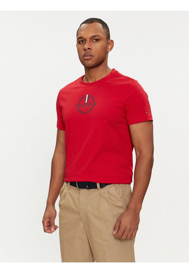 TOMMY HILFIGER - Tommy Hilfiger T-Shirt Global Stripe MW0MW34388 Czerwony Regular Fit. Kolor: czerwony. Materiał: bawełna