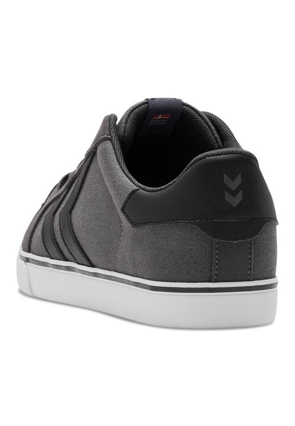 Trenerzy Hummel Leisure Lx-E. Kolor: szary. Materiał: mikrofibra. Szerokość cholewki: normalna. Wzór: jodełka