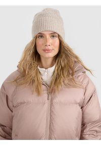 4f - 4F Czapka zimowa z pomponem damska - beżowa S. Kolor: beżowy. Materiał: wełna, futro, syntetyk, materiał. Sezon: zima. Styl: casual, klasyczny #1