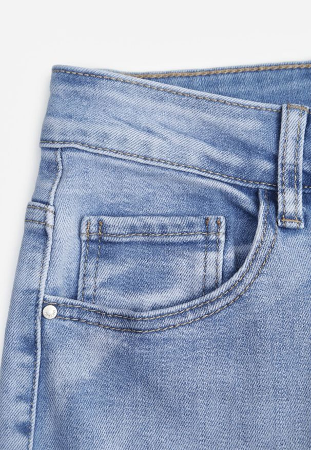 Renee - Niebieskie Basic Jeansy Mom z Bawełny Nemortia. Okazja: na co dzień. Stan: podwyższony. Kolor: niebieski. Styl: vintage, casual