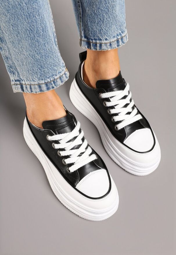 Born2be - Czarno-Białe Trampki na Grubej Podeszwie z Tłoczeniami Tirlima. Okazja: na co dzień. Kolor: czarny. Materiał: jeans. Styl: klasyczny, elegancki, casual
