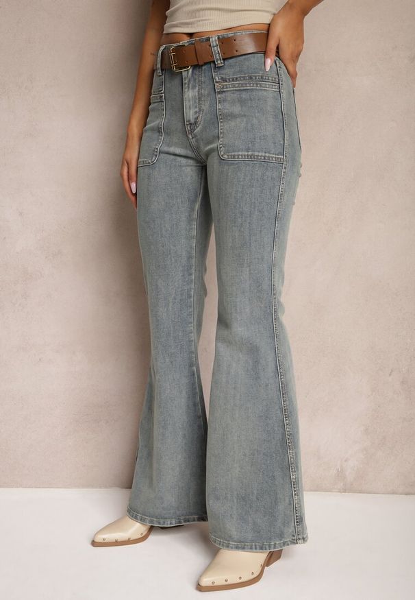 Renee - Jasnoniebieskie Jeansy z Bawełny Dzwony High Waist z Paskiem i Ozdobnymi Kieszeniami Mevalia. Okazja: na co dzień. Stan: podwyższony. Kolor: niebieski. Długość: długie. Styl: casual, retro, elegancki