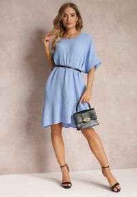 Renee - Niebieska Sukienka Mini Plisowana z Paskiem z Imitacji Skóry Dasima. Kolor: niebieski. Materiał: skóra. Sezon: lato. Długość: mini #2