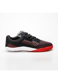 KIPSTA - Buty do piłki nożnej halowej dla dzieci Kipsta Ginka 500. Kolor: biały, czerwony, szary, wielokolorowy. Materiał: syntetyk, kauczuk, poliester. Wzór: gładki. Sport: piłka nożna