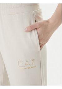 EA7 Emporio Armani Spodnie dresowe 8NTP66 TJ9RZ U1088 Beżowy Regular Fit. Kolor: beżowy. Materiał: syntetyk #3