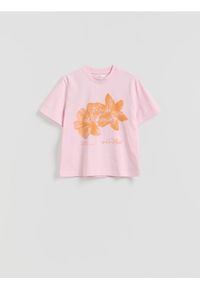 Reserved - Bawełniany t-shirt z nadrukiem - pastelowy róż. Kolor: różowy. Materiał: bawełna. Wzór: nadruk #1