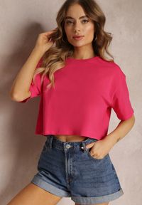 Renee - Fuksjowy T-shirt o Fasonie Cropped Oversize Brighta. Kolor: różowy. Materiał: jeans