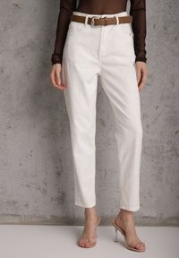 Renee - Białe Jeansy Mom Fit z Wiskozą Bawełną i Paskiem z Metaliczną Klamrą Salennith. Okazja: na co dzień. Stan: podwyższony. Kolor: biały. Styl: casual #8