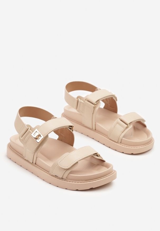 Born2be - Beżowe Sandały Ozdobione Metaliczną Aplikacją Faliritia. Okazja: na co dzień. Zapięcie: rzepy. Kolor: beżowy. Materiał: jeans. Wzór: aplikacja. Obcas: na obcasie. Styl: casual, elegancki. Wysokość obcasa: średni
