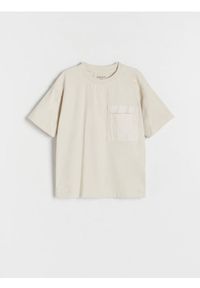 Reserved - T-shirt z kieszenią - beżowy. Kolor: beżowy. Materiał: dzianina, bawełna