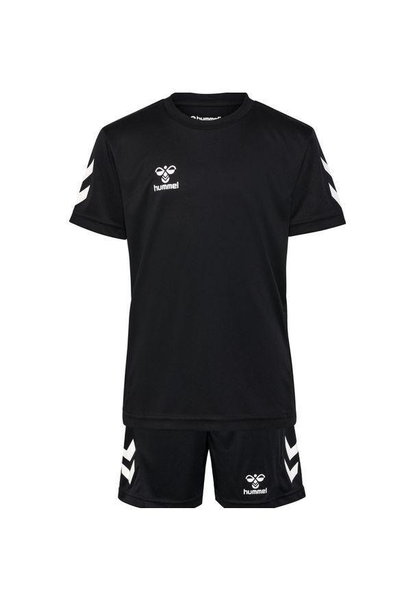 Dziecięcy zestaw koszulka + spodenki Hummel Logo. Okazja: na co dzień. Kolor: czarny. Materiał: dresówka. Styl: młodzieżowy, casual, sportowy