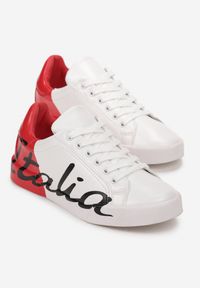 Renee - Biało-Czerwone Sneakersy z Ozdobnym Nadrukiem Arenthea. Kolor: biały. Wzór: nadruk