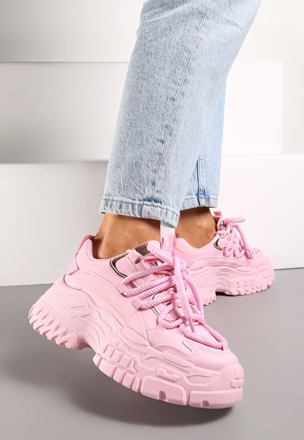 Renee - Różowe Sneakersy z Grubymi Sznurówkami na Niskiej Platformie Lasandre. Okazja: na co dzień. Zapięcie: sznurówki. Kolor: różowy. Obcas: na platformie