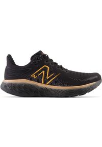 Buty męskie New Balance Fresh Foam 1080 v12 M108012Q – czarne. Okazja: na co dzień. Kolor: czarny. Materiał: guma, syntetyk, skóra, materiał. Szerokość cholewki: normalna. Sport: bieganie, fitness