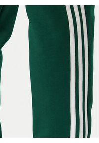 Adidas - adidas Spodnie dresowe 3-Stripes KE3559 Zielony Slim Fit. Kolor: zielony. Materiał: bawełna #5
