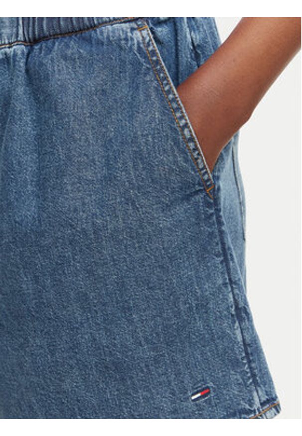Tommy Jeans Szorty jeansowe DW0DW22270 Niebieski Loose Fit. Kolor: niebieski. Materiał: bawełna