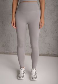 Renee - Szary Komplet Sportowy Legginsy High Waist i Top z Uszywnieniem Ulrike. Kolor: szary #6