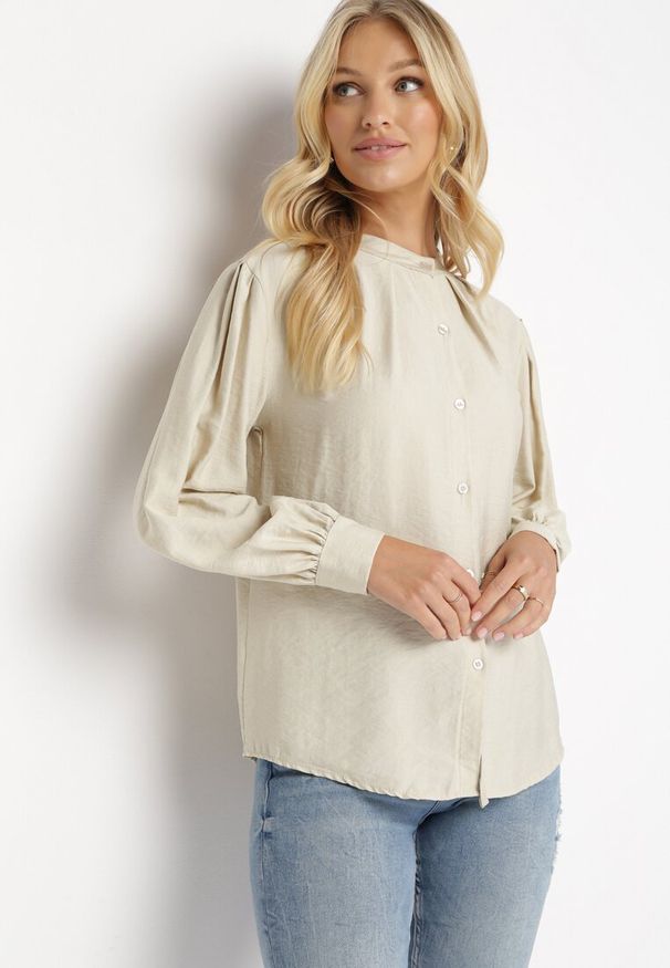 Born2be - Beżowa Koszula z Plisowanymi Rękawami Yelia. Kolor: beżowy. Styl: elegancki
