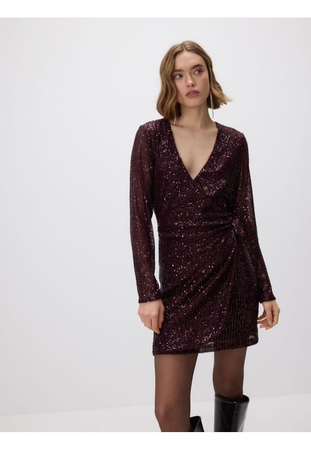 Reserved - Cekinowa sukienka mini - mahoniowy. Kolor: brązowy. Materiał: tkanina. Typ sukienki: proste. Długość: mini