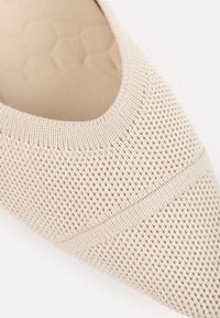 Born2be - Beżowe Dzianinowe Czółenka VICES na Niskim Słupku z Miękkim Zapiętkiem i Wkładką Soft-Step Kaleana. Okazja: na spotkanie biznesowe, na co dzień. Kolor: beżowy. Materiał: dzianina. Obcas: na słupku. Styl: elegancki, biznesowy, klasyczny, casual #5