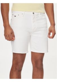Tommy Jeans Szorty jeansowe DM0DM18790 Biały Relaxed Fit. Kolor: biały. Materiał: bawełna #1
