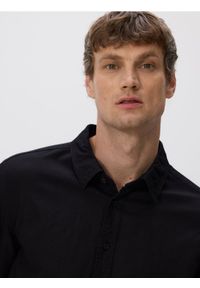 Reserved - Jeansowa koszula regular fit - czarny. Kolor: czarny. Materiał: jeans