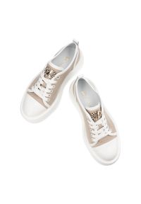 Beżowe Sneakersy Carinii Stylowe Obuwie Damskie Na Platformie. Kolor: biały, beżowy. Materiał: skóra. Obcas: na platformie. Styl: elegancki #3