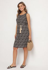 Born2be - Czarna Rozkloszowana Sukienka z Bawełny w Abstrakcyjny Wzór Annivione. Kolor: czarny. Materiał: bawełna. Długość rękawa: na ramiączkach. Styl: elegancki, klasyczny #6