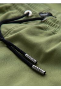 Ombre Clothing - Męskie dzianinowe joggery z kieszeniami cargo – oliwkowe V3 - Rozmiar: XL. Okazja: na co dzień. Kolor: oliwkowy. Materiał: dzianina. Wzór: aplikacja. Styl: casual #2