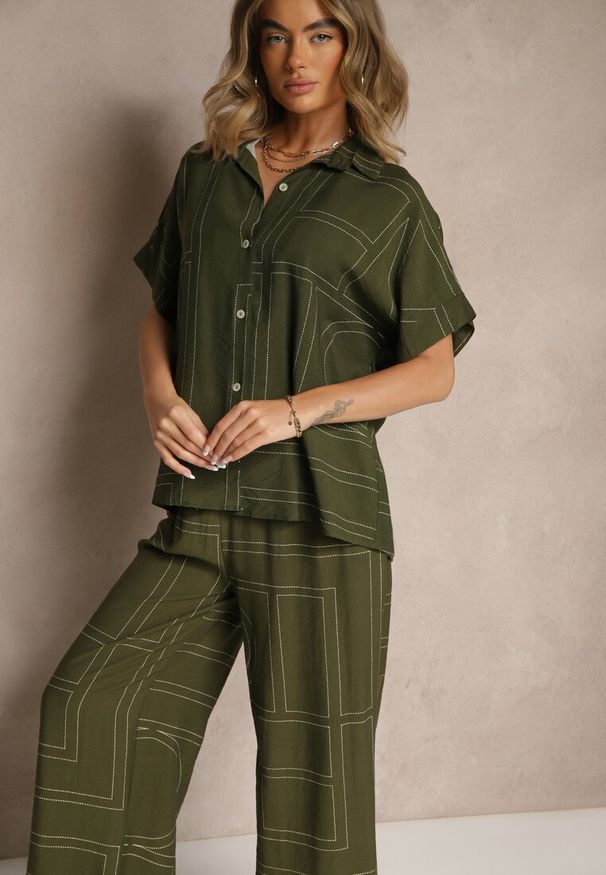 Renee - Ciemnozielony Komplet z Wiskozą i Lnem Spodnie i Koszula z Geometrycznym Motywem Fevalette. Kolor: zielony. Materiał: wiskoza, len. Wzór: geometria