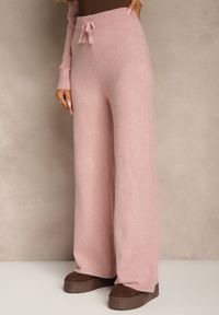 Renee - Różowy Komplet Dzianinowy z Wełną i Bawełną Szerokie Spodnie i Golf Lennria. Kolor: różowy. Materiał: wełna, dzianina, bawełna #5