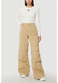 Tommy Jeans - TOMMY JEANS Beżowy damski longsleeve, Rozmiar S. Kolor: beżowy. Długość rękawa: długi rękaw #3