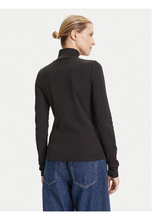 Calvin Klein Jeans Golf LV047D203G Czarny Slim Fit. Typ kołnierza: golf. Kolor: czarny. Materiał: bawełna