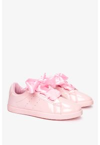 Casu - Różowe buty sportowe lakierowane sznurowane casu am-9103. Kolor: różowy. Materiał: lakier. Styl: sportowy #1