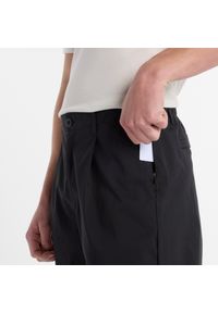 Spodnie męskie New Balance MP51563BK – czarne. Kolor: czarny. Materiał: bawełna, materiał, nylon #6