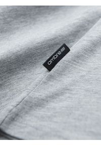 Ombre Clothing - Klasyczna męska bawełniana koszulka z dekoltem w serek BASIC – szary melanż V16. Typ kołnierza: dekolt w serek. Kolor: szary. Materiał: bawełna. Wzór: melanż. Styl: klasyczny #3
