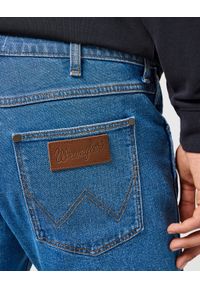 Wrangler - WRANGLER MĘSKIE SPODNIE JEANSOWE GREENSBORO SADDLESTONE 112355021 #4