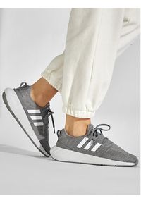 Adidas - adidas Sneakersy Swift Run 22 J GW8178 Szary. Kolor: szary. Materiał: materiał. Sport: bieganie #6