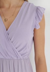 Born2be - Fioletowa Sukienka Maxi z Gumką w Talii z Falbankami z Wiskozy Harria. Typ kołnierza: kołnierz z falbankami. Kolor: fioletowy. Materiał: wiskoza. Sezon: wiosna, lato. Długość: maxi #4