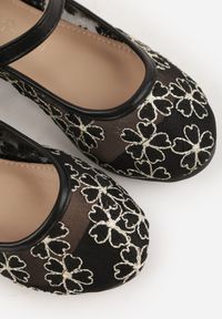 Born2be - Czarne Siateczkowe Balerinki z Paskiem z Klamerką i Haftowanymi Kwiatami Erolea. Okazja: na co dzień, na uczelnię. Zapięcie: pasek. Kolor: czarny. Materiał: jeans. Wzór: haft, kwiaty. Styl: casual #5
