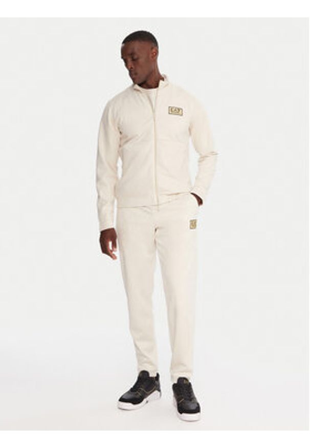 EA7 Emporio Armani Spodnie dresowe 7M000676 AF16718 U1086 Beżowy Regular Fit. Kolor: beżowy. Materiał: syntetyk