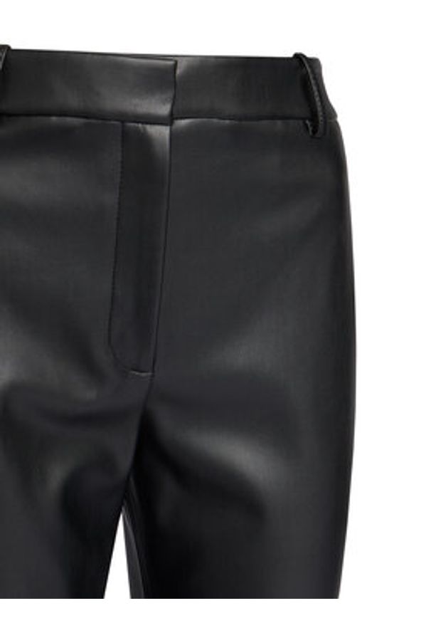 Hugo - HUGO Spodnie z imitacji skóry Hamunelle-1 50546824 Czarny Flare Fit. Kolor: czarny. Materiał: skóra