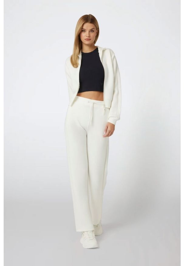 Guess - GUESS Biała bluza damska z lampasami New Allie Scuba. Kolor: biały. Materiał: materiał