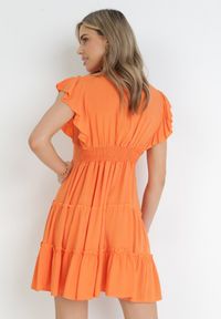 Born2be - Pomarańczowa Gładka Sukienka Mini Taliowana z Falbankami Wokół Ramion Zynnas. Typ kołnierza: kołnierz z falbankami. Kolor: pomarańczowy. Wzór: gładki. Sezon: lato. Długość: mini #4