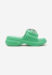 Born2be - Zielone Klapki z Pianki na Grubej Podeszwie z Metalowymi Ozdobami i Cyrkoniami Wessa. Okazja: na plażę, na spacer. Kolor: zielony. Materiał: jeans. Wzór: aplikacja. Styl: klasyczny #3