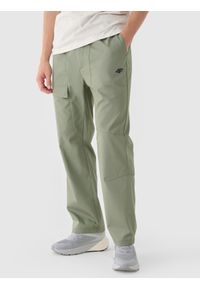 4f - 4F Spodnie casual męskie - oliwkowe/khaki S. Okazja: na co dzień. Kolor: oliwkowy, brązowy, wielokolorowy. Materiał: bawełna, poliester, materiał, tkanina. Styl: casual