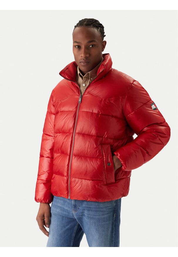 Tommy Jeans Kurtka zimowa Western DM0DM22286 Czerwony Regular Fit. Kolor: czerwony. Materiał: syntetyk. Sezon: zima
